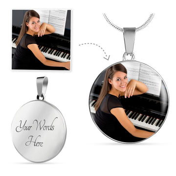 [Upload Your Photo] Female Pianist Circle Necklace